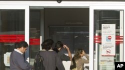 People enter an unemployment registration office in Madrid, September 4, 2012. 