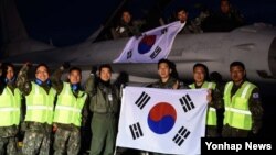 '레드플래그 알래스카 훈련'에 참가하는 한국 공군의 KF-16 전투기 6대가 24일 미국 알래스카 아일슨 공군기지에 도착했다. 한국 공군은 현지 적응훈련을 거쳐 오는 29일부터 본훈련에 돌입한다.