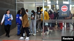 Colombianos deportados de Estados Unidos llegan al Aeropuerto Internacional El Dorado en Bogotá, Colombia, el 28 de enero de 2025. REUTERS/Luisa Gonzalez