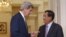 U.S. Secretary of State John Kerry is welcomed by Cambodia's Prime Minister Hun Sen in Phnom Penh, Cambodia, Jan. 26, 2016. 