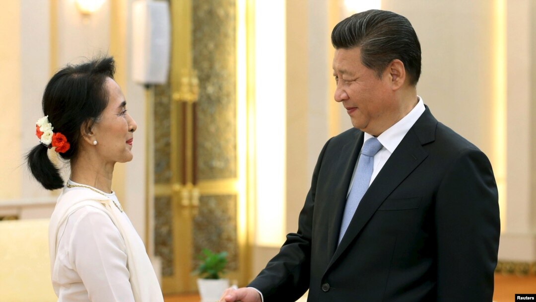 中国国家主席习近平在北京人民大会堂会见正在中国访问的缅甸反对党领袖昂山素季(2015年6月11日)