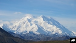 Gunung McKinley di Taman Nasional Denali, Alaska.