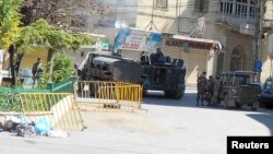 Lebanese army soldiers are pictured with their tanks, a day after clashes in the Lebanese town of Baalbek, Lebanon's Bekaa Valley September 29, 2013.
