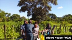 Abafundi beNtepe Primary bakha amanzi okugeza izandla esikotsho