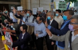 From right, activist Sin Chung Kai, media tycoon Jimmy Lai, pro-democracy lawmaker Martin Lee, Albert Ho, activist Lee Cheuk-yan, and others shout slogans before entering a court in Hong Kong, May 18, 2020.