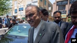 Former Pakistani president and currently a lawmaker in Parliament and leader of Pakistan People's party, Asif Ali Zardari, center, leaves the High Court building, in Islamabad, June 10, 2019.
