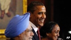 U.S. President Barack Obama, centre, is joined by India's Prime Minister Manmohan Singh, left, and the Speaker of the Lower House of Parliament Meira Kumar at Parliament House in New Delhi, 08 Nov 2010.