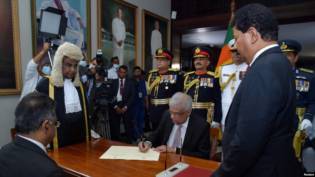 Ông Ranil Wickremesinghe tuyên thệ nhậm chức tổng thống của Sri Lanka, ở Colombo.