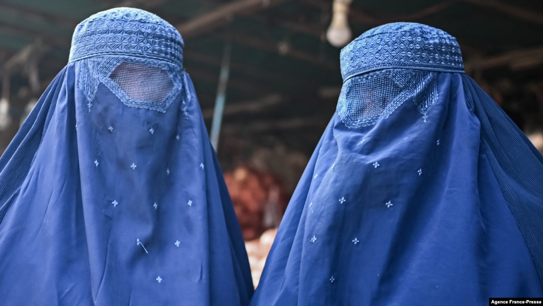 Žene odjevene u burku u Kabulu, Afganistan, 20. prosinca 2021.