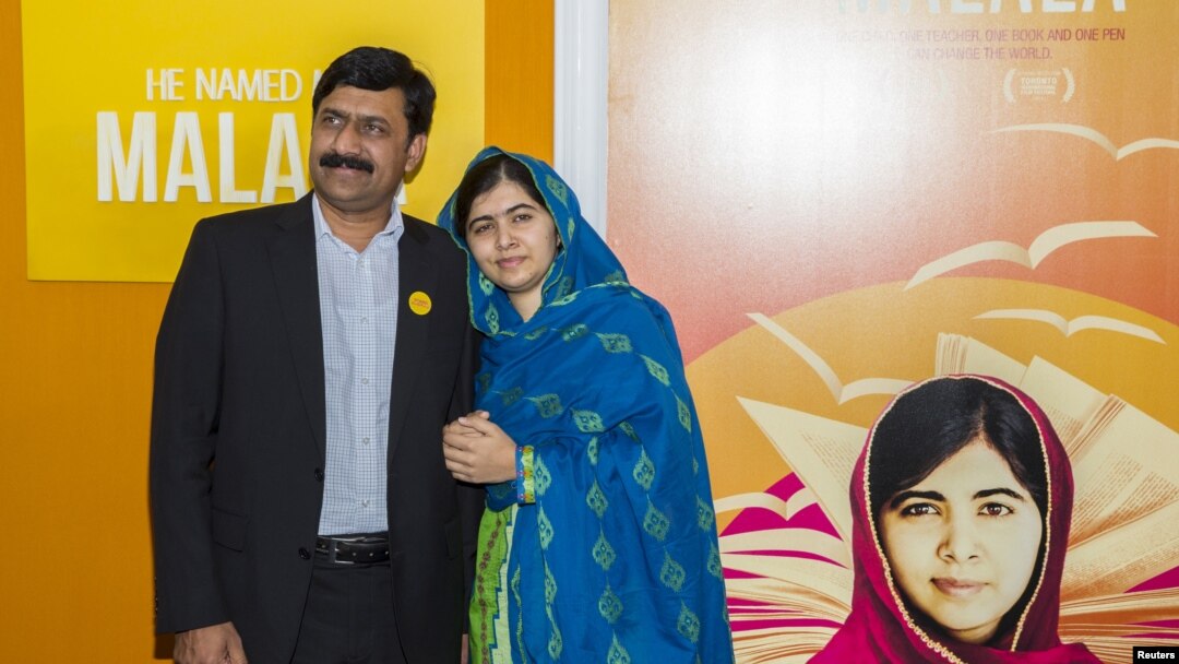 Activist Malala Yousafzai (R) and her father Ziauddin Yousafzai (L) attends the premiere of "He Named Me Malala" at the Ziegfeld Theater in Manhattan, New York, Sept. 24, 2015. 