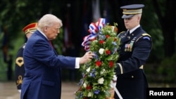 Serok Trump Destegul datîne ser gora Leşkerê Winda - Tomb of the Unknown Soldier 