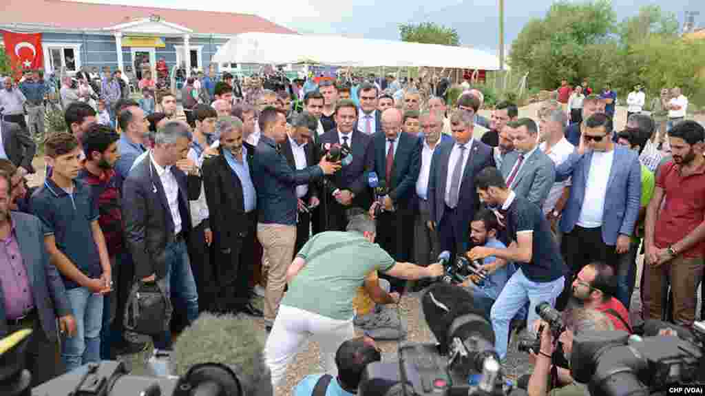 Genel Başkan Yardımcısı Çetin Osman Budak ve milletvekillerinden oluşan CHP heyet