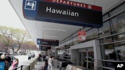 Terminal A del Aeropuerto Internacional Mineta de San Jose, con las puertas de acceso a los vuelos de Hawaiian Airlines.