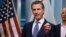 California ပြည်နယ်အုပ်ချုပ်ရေးမှူး Gavin Newsom 