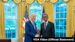 Madaxweyne Biden iyo Safiirka cusub ee Soomaaliya ee Maraykanka Danjire Daahir Xasan Carab.