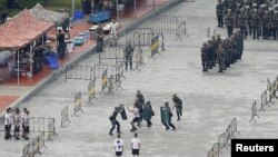 تمرین ویژه پلیس چین برای کنترل تظاهرات، که در ورزشگاه شنزن برگزار شد - ۲۵ مرداد ۱۳۹۸ 