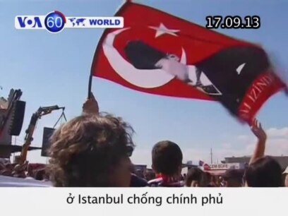 Người Syria tự chế mặt nạ chống độc (VOA60)