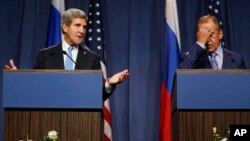 El secretario de Estado, John Kerry (izq.), sostuvo una reunión en Ginebra con su contra parte rusa, Sergei Lavrov.