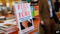 Buku "Fire and Fury" meroket ke puncak daftar buku terlaris di Amazon (foto: dok). 