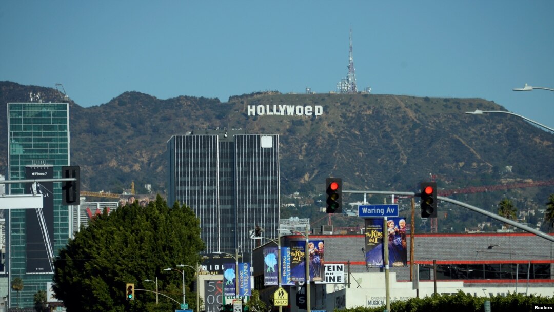 Kawasan Hollywood Hills di Los Angeles, California dengan papan penanda “Hollywood” yang terkenal, 1 Januari 2017. (Foto:Reuters)
