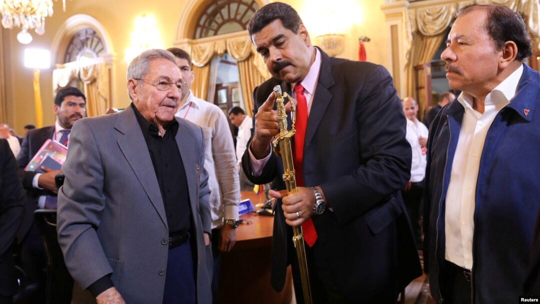 Los presidentes de Cuba, Raúl Castro, de Venezuela, Nicolás Maduro, y de Nicaragua, Daniel Ortega, durante la cumbre del ALBA en el cuarto aniversario de la muerte de Hugo Chávez.