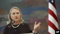 31일 크로아티아에서 기자회견 중인 힐러리 클린턴 미 국무장관.