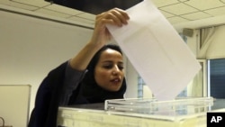 Las mujeres sauditas emitieron su voto y fueron candidatas en las elecciones municipales del sábado, 12 de diciembre de 2015.