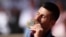 Novak Đoković sa zlatnom olimpijskom medaljom (Foto: REUTERS/Claudia Greco)