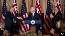 PM Australia Scott Morrison (kiri), Wapres AS Mike Pence dan Menlu AS Mike Pompeo dalam acara di kantor Deplu AS, Jumat (20/9). 