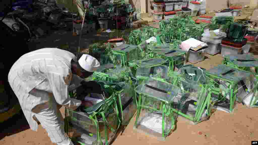 An official of the Independent National Electoral Commission retrieves documents from ballot boxes from the presidential election in Katsina state, March 29, 2015. 