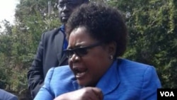 Joice Mujuru, ancienne vice-présidente du Zimbabwe passée à l'opposition lors d'une réunion avec d'autres opposants à Harare, 18 juillet 2017.