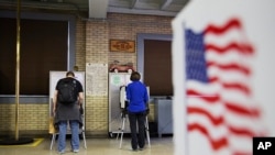 Vote pour les primaires du 5 mars 2016 aux Etats-Unis. (AP Photo/David Goldman)