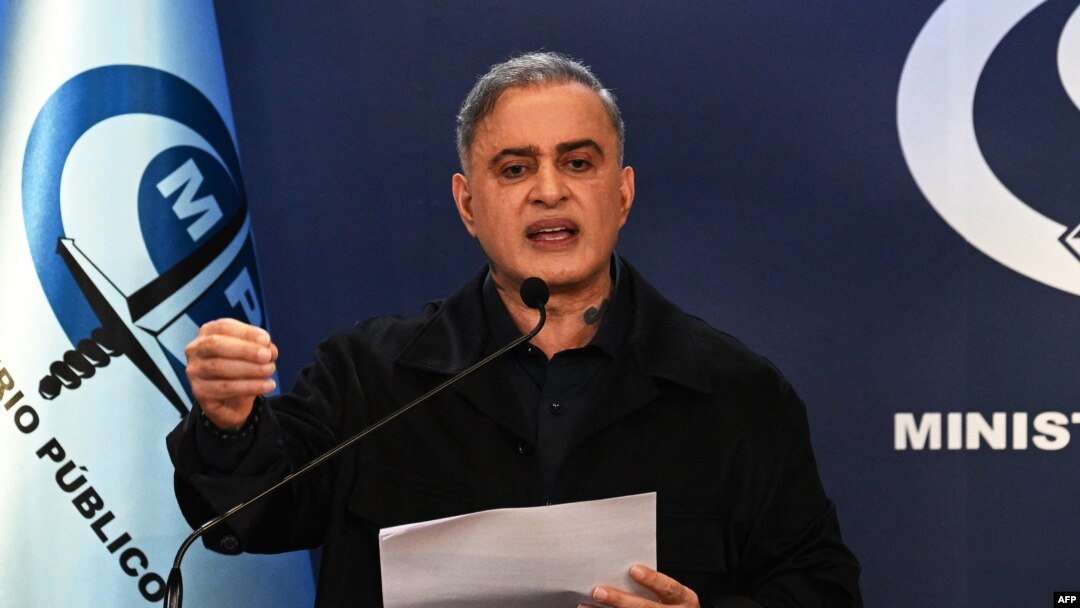 El fiscal general venezolano Tarek William Saab habla durante una conferencia de prensa en la sede del Ministerio Público, en Caracas el 14 de febrero de 2024.