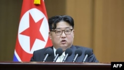 15일 북한 평양 만수대의사당에서 열린 최고인민회의 제14기 제10차 회의에서 김정은 국무위원장이 시정연설하고 있다. 조선중앙통신이 다음날(16일) 공개한 장면.