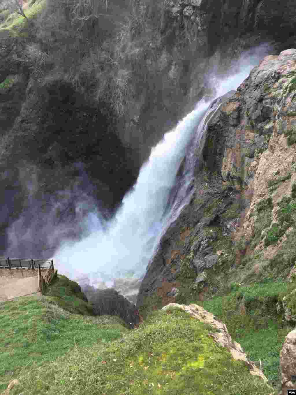 نمایی از آبشار شلماش در شهر سردشت در استان آذربایجان غربی. عکس: مسعود (ارسالی شما)