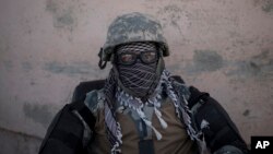 یکی از جنگجویان طالبان در زندان پلچرخی کابل (تصویر از آرشیف صدای امریکا)