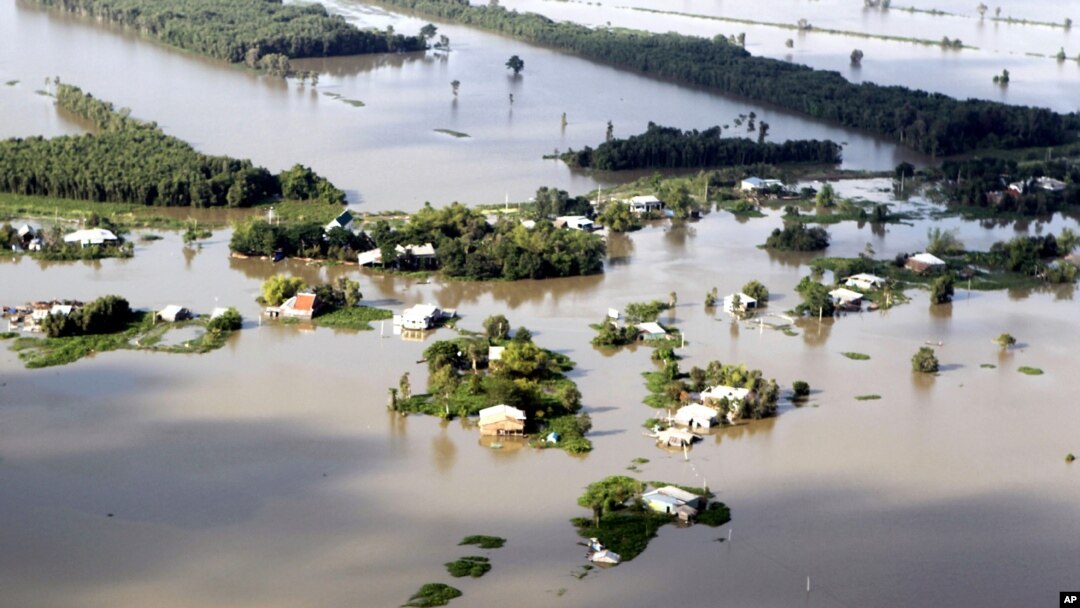 Wilayah selatan provinsi Long And di Delta Mekong, Vietnam terendam banjir tanggal 13 Oktober 2011 (Foto: dok). Banjir dan tanah longsor kembali melanda Vietnam (16/11), sedikitnya 26 dilaporkan tewas.