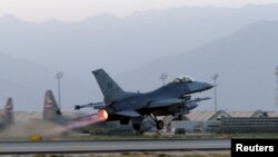 미국 록히드마틴사가 제작한 F-16 전투기.
