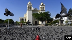 Vista exterior de la Catedral Metropolitana de San Salvador del 23 de marzo de 2020. El templo religioso es un icono de los salvadoreños. 