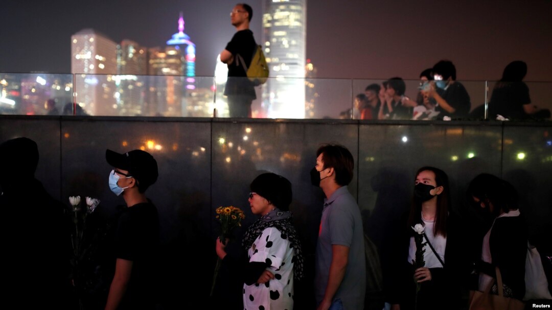People line up to pay tribute at Tamar Park, outside the Legislative Council (Legco) building, during a prayer and remembrance ceremony in Hong Kong, China, Nov. 9, 2019. 