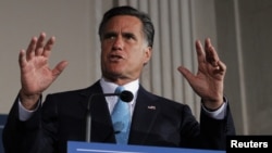 Varios sondeos dan parejos a Romney y Obama en las intenciones de voto.