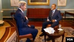 John Kerry akifanya mahojiano na Vincent Makori wa VOA.