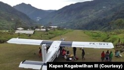 Pesawat Susi Air yang sempat disandera KSB saat berada di lapangan terbang Wangbe, Distrik Wangbe, Kabupaten Puncak, Papua, Jumat, 12 Maret 2021. (Courtesy: Kapen Kogabwilhan III).