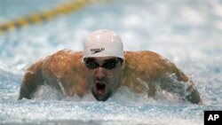 Michael Phelps, perenang AS peraih rekor 14 medali emas Olimpiade, akan tampil kembali memperkuat tim AS di Olimpiade London, Juli 2012. 