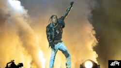 Travis Scott se produit sur scène le premier jour du Festival Astroworld Music au NRG Park le 5 novembre 2021 à Houston. 