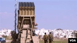 Sistem pertahanan anti-roket Israel "Iron Dome" yang pertama telah dipasang Minggu (27/3).