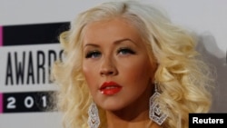 Christina Aguilera arrives at the 41st American Music Awards in Los Angeles, California, Nov. 24, 2013.