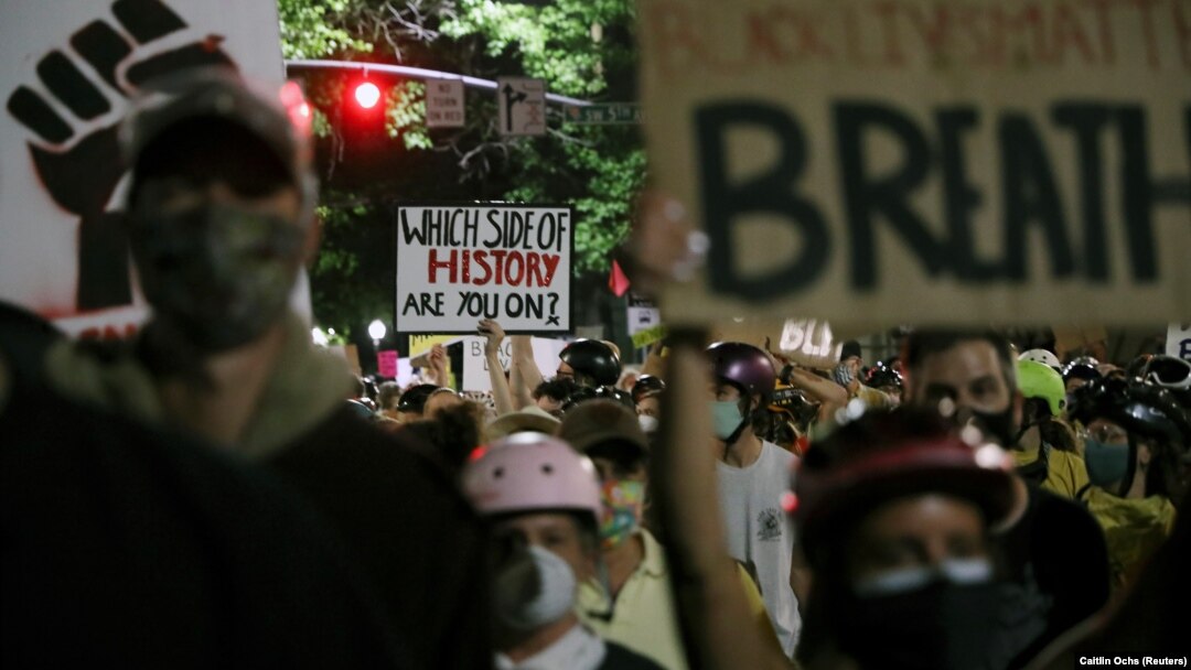 Demonstranti tokom protesta zbog rasne nejednakosti u Portlandu (Foto: Reuters/Caitlin Ochs)