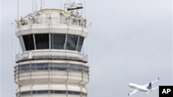 Tou Kontwòl la nan Reagan National Airport nan Washington (foto achiv)