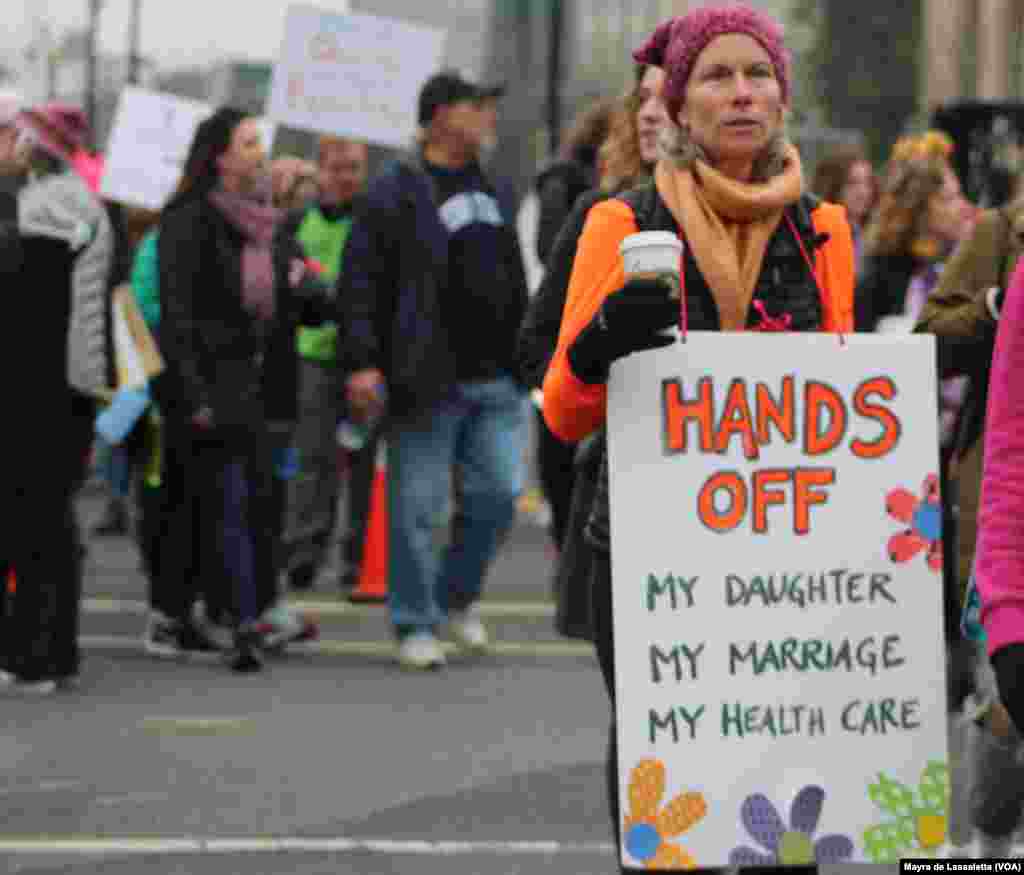 Marcha das Mulheres, um movimento contra a presidência de Donald Trump. Milhares estão em Washington DC para demonstrar a sua insatisfação e apoio a Hillary Clinton e aos direitos das mulheres